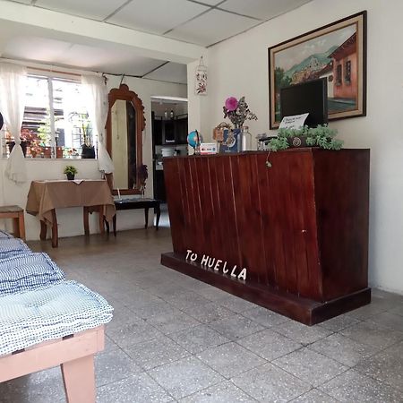 Huellas Hostal Антигуа-Гватемала Экстерьер фото