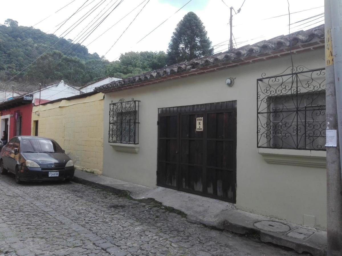 Huellas Hostal Антигуа-Гватемала Экстерьер фото